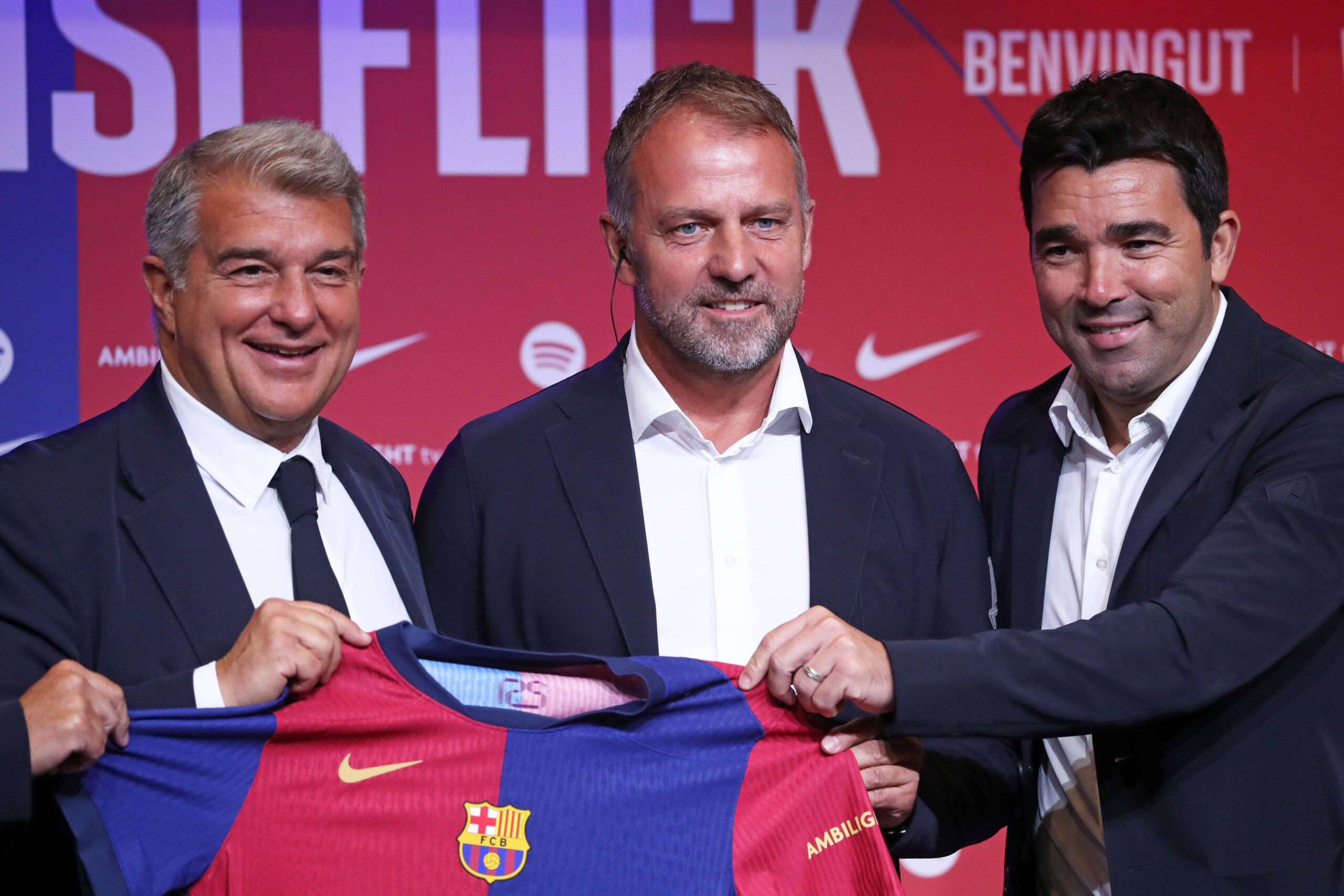 FC Barcelona, Barca Unveil New Head Coach Hansi Flick The president of FC Barcelona, Joan Laporta, the technical director, Deco, and Hansi Flick / IMAGO / NurPhoto