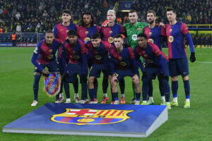 Borussia Dortmund - FC Barcelona, Barca am 11.12.2024 im Signal Iduna Park in Dortmund Mannschaftsfoto / Teamfoto FC Barcelona Hintere Reihe v.l.n.r.: Paul Cubarsi Barcelona - Jules Kounde Barcelona - Dani Olmo Barcelona - Inaki Pena Barcelona - Inigo Martinez Barcelona - Robert Lewandowski Barcelona Vordere Reihe v.l.n.r.: Raphinha Barcelona - Lamine Yamal Barcelona - Pedri Pedro Gonzalez Lopez Barcelona - Marc Casado Barcelona - Alejandro Balde Barcelona / IMAGO / Revierfoto