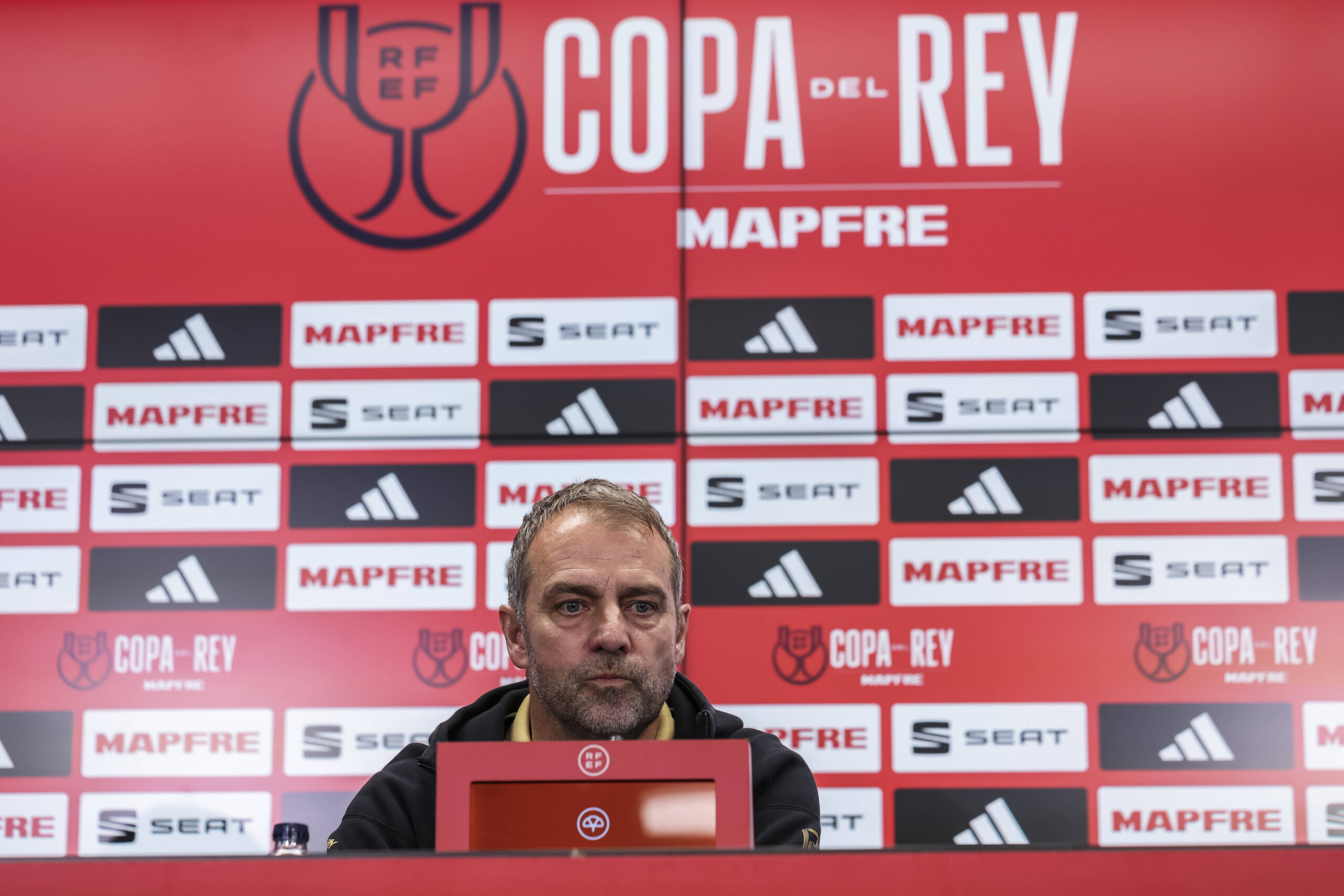 February 24, 2025, Sant Joan Despi, Barcelona, SPAIN: Hansi Flick, head coach of FC Barcelona, Barca attends his press conference, PK, Pressekonferenz during the training day of FC Barcelona ahead the Spanish Cup, Copa del Rey, football match against Atletico de Madrid at Ciudad Esportiva Joan Gamper / IMAGO / ZUMA Press Wire